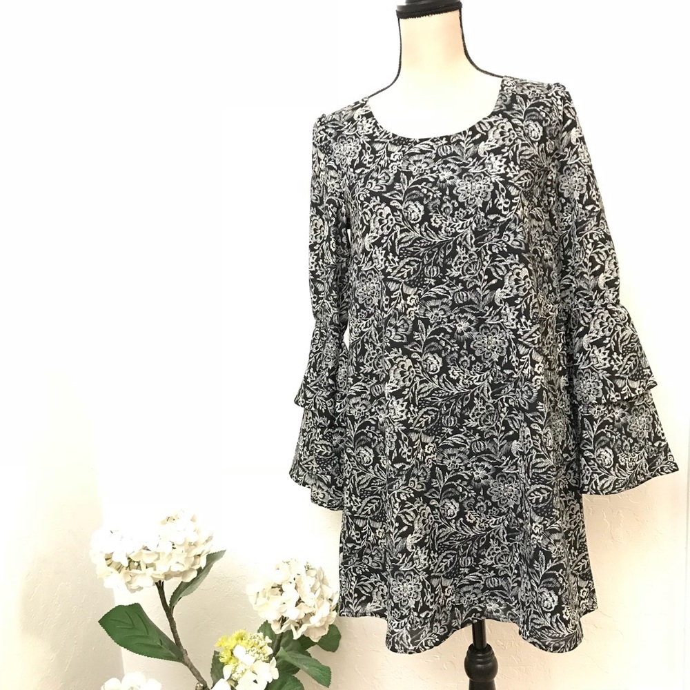 Women’s Belled flared sleeve scoop neck dress